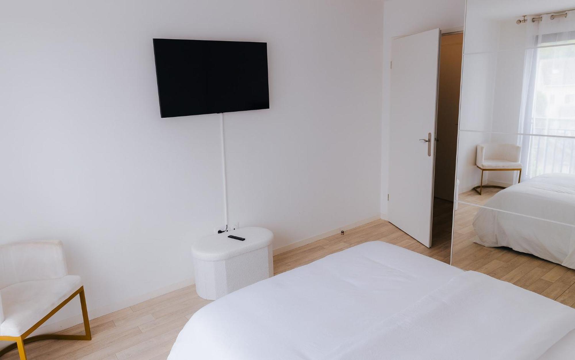 Appartement Luxueux, Neuf & Equipe A Versailles, Saint-Cyr-lʼÉcole Esterno foto