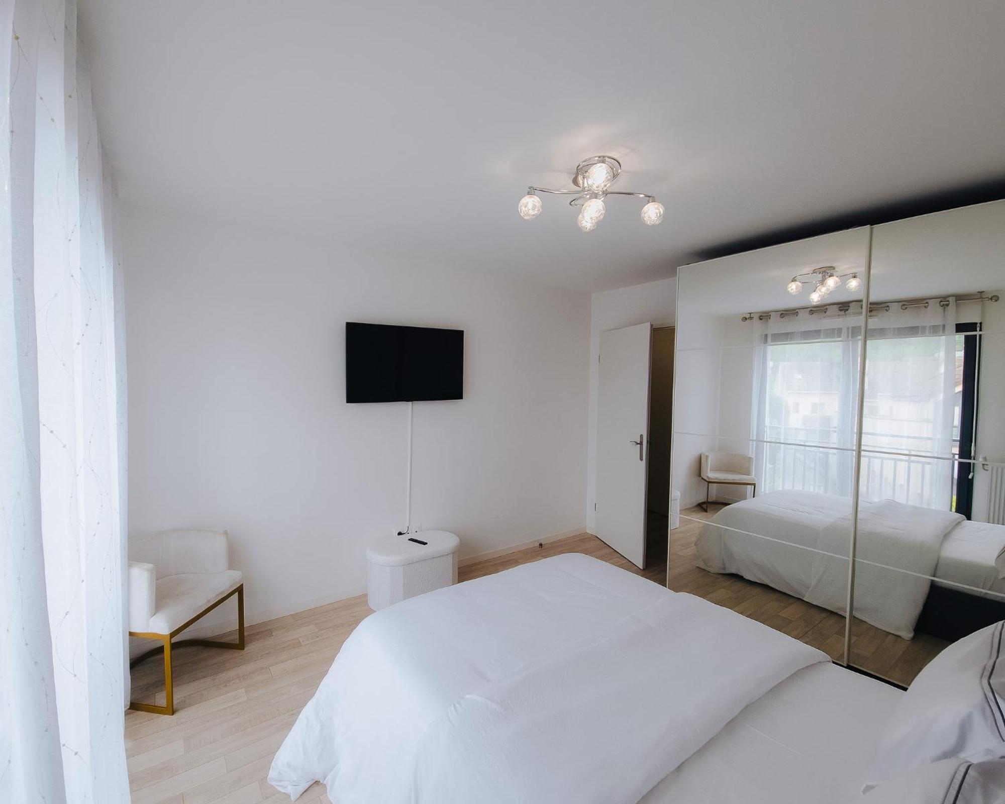 Appartement Luxueux, Neuf & Equipe A Versailles, Saint-Cyr-lʼÉcole Esterno foto